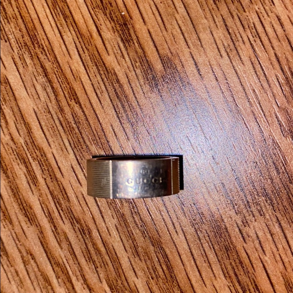 Gucci ring